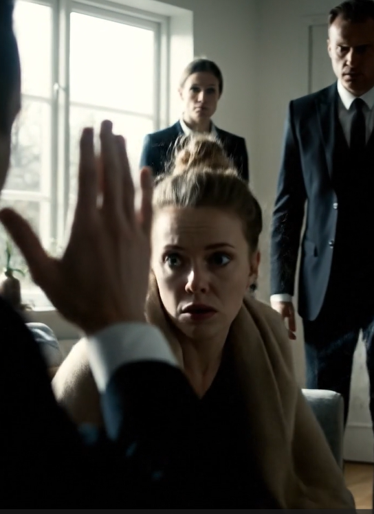 Hun sagde, at jeg skulle forlade min egen datters hus, så så jeg papirerne på bordet