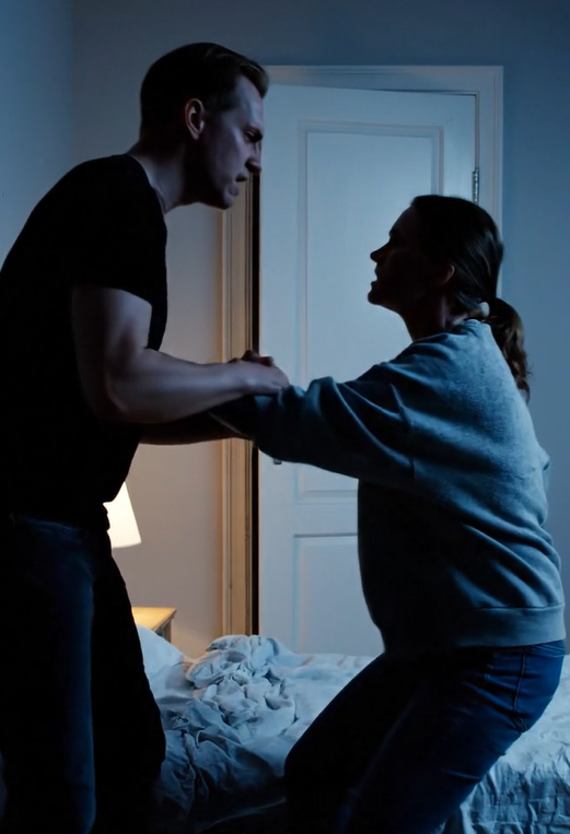 Min tvilling dukkede op efter midnat, forslået, rystende og hviskende den ene sætning, jeg ikke kunne ignorere.