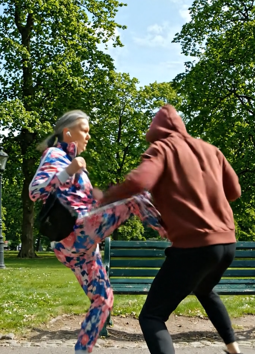 En 70-årig bedstemor ydmyger en bevæbnet røver, og det, der skete til sidst, vil gøre dig sønderknust.