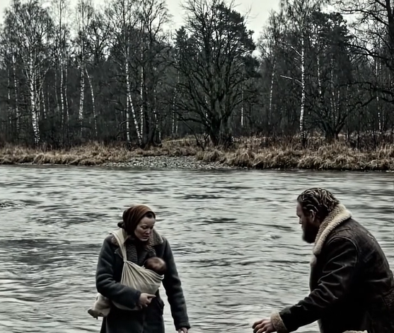 Da hendes slægtninge vendte sig imod hende, havde Maria kun én udvej: hun forstod, hvor farlig denne flod var, men hun kunne ikke engang forestille sig, at der på den anden bred ventede hende noget meget mere skræmmende end den frygtelige strøm.