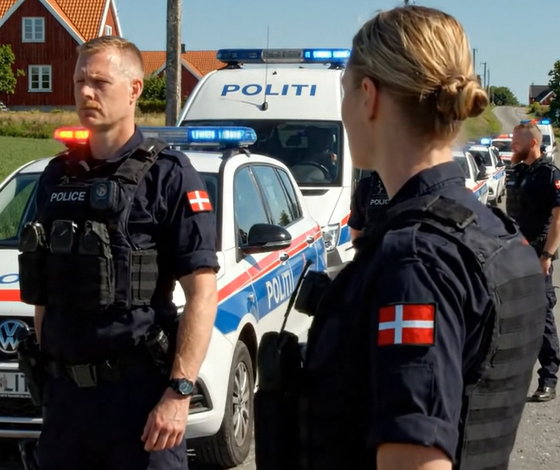 I går aftes hjalp jeg en kvinde med at bære nogle tunge tasker hjem, og i morges kom flere politibiler efter mig og anklagede mig for det…