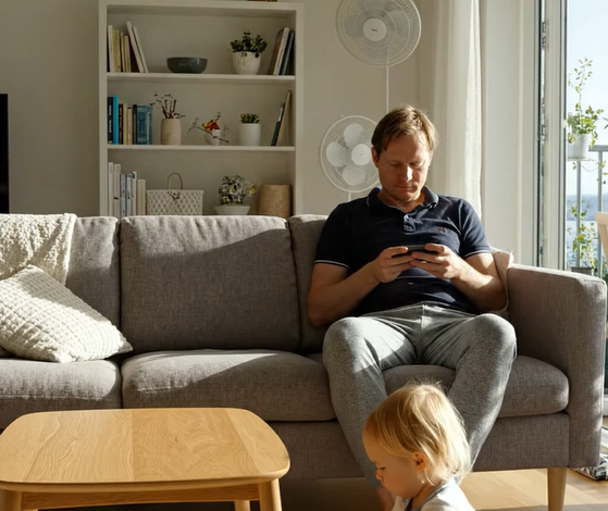 Min mand havde slet ikke mistanke om, at der var et kamera i rummet…