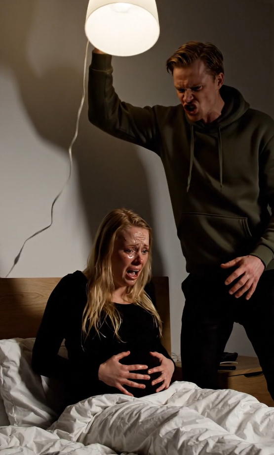 Jeg prøvede bare at dæmpe sulten, der snoede sig i min gravide mave. Klokken 2:17 rakte jeg ud efter en kiks – så sprang min mand op af sengen med øjne fulde af raseri. “Vækkede du mig igen?” hvæsede han. Før jeg kunne svare, rev han natlampen ned fra bordet og smadrede den mod mit hoved. Glas eksploderede. Blod varmede mit ansigt. Så kiggede han på min mave og hviskede: “Måske skulle denne baby heller ikke overleve…” – Sande historier