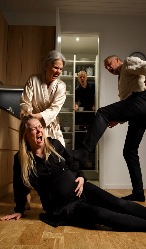 Otte måneder gravid, lammet af pludselige veer, lå jeg hjælpeløs på køkkengulvet, hvor min svigermor med vilje havde spildt olie. Min svigerfar sparkede mine ribben, mens hun trak mig i håret hen mod bagdøren. “Slip den stodder i sneen, guldgraverluder!” hvæsede hun.
