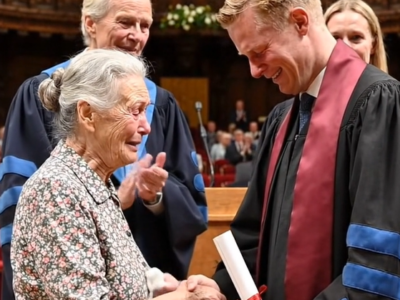 Alle ydmygede hende for at opdrage et barn, der ikke var hendes … indtil en læge knælede foran hende foran hele UNAM.
