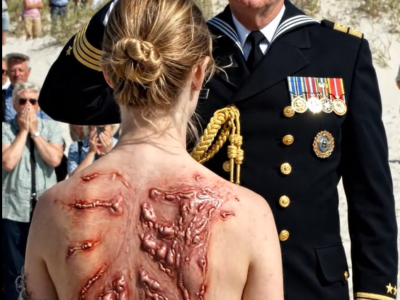 Min søster ydmygede mig foran flåden på grund af mine ar … indtil en admiral dukkede op og afslørede den hemmelighed, min far havde skjult i 5 år.