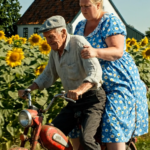 Alle i landsbyen var chokerede, da en 70-årig mand kom hjem på sin gamle motorcykel med en kvinde, der var fyrre år yngre end ham, og præsenterede hende for alle som sin kone.
