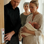 Hun kom hjem fra hospitalet med sin baby, men de efterlod hende på gangen … men hendes svigermor vidste ikke, at lejligheden aldrig havde været hendes søns. DEL Mariana ankom til tårnet i en Zapopansk lejlighedsbygning med kroppen revet i stykker indefra og en klapvogn i armene, hun aldrig havde brugt før. I den anden hånd holdt hun Emiliano, sin tre dage gamle søn, pakket ind i et hvidt tæppe, der lugtede af hospital, mælk og frygt. Hun var lige blevet udskrevet fra hospitalet den dag efter et kompliceret kejsersnit. Lægen havde fortalt hende, at hun ikke skulle løfte tunge ting, gå langsomt og undgå at blive nervøs. Men ingen havde forklaret hende, hvordan hun skulle undgå at blive nervøs, når ens egen mand ikke engang ville hente én fra hospitalet.