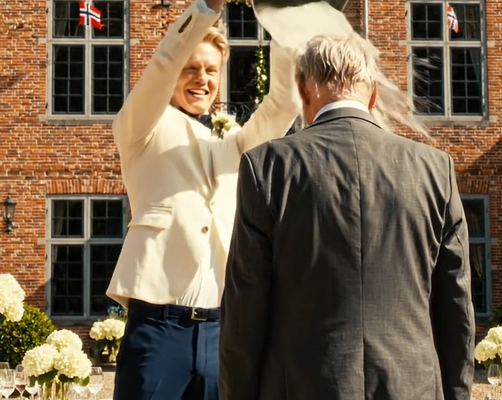 Ved sin datters bryllup blev en far ydmyget foran alle og behandlet som en fattig mand. Men det, han derefter gjorde, forfærdede alle gæsterne.
